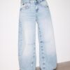 Jeans med låg midja och rörformade ben Jeans med låg midja och rörformade ben