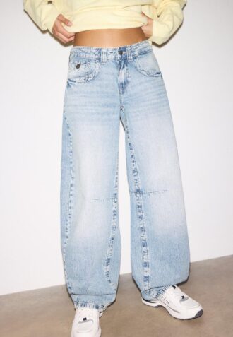Jeans med låg midja och rörformade ben