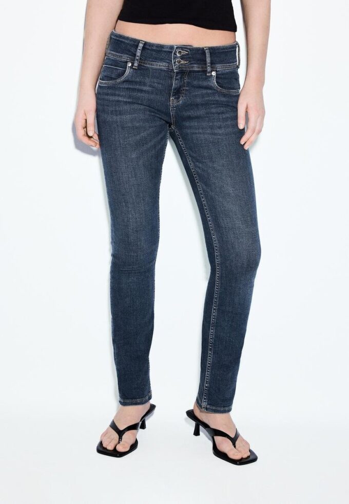 Jeans med låg midja och smal passform