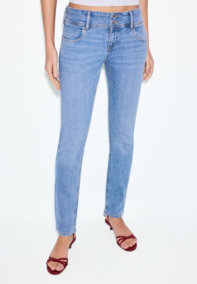 Jeans med låg midja och smal passform