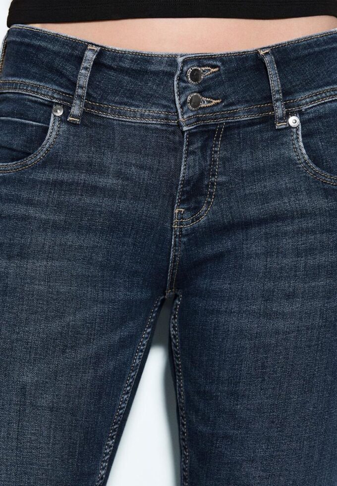 Jeans med låg midja och smal passform