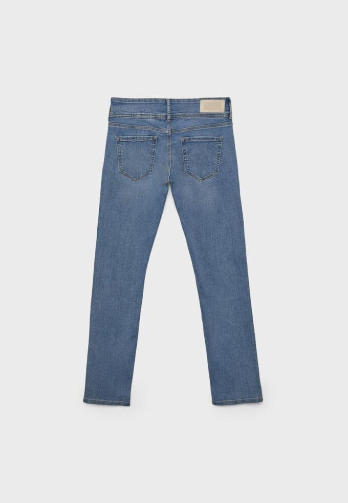 Jeans med låg midja och smal passform
