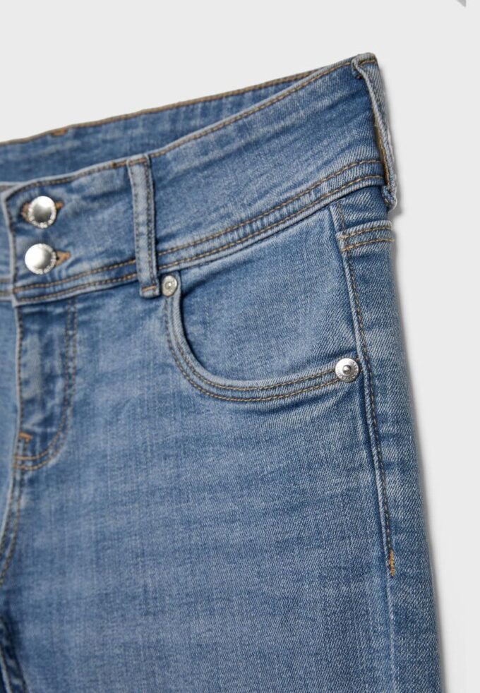 Jeans med låg midja och smal passform
