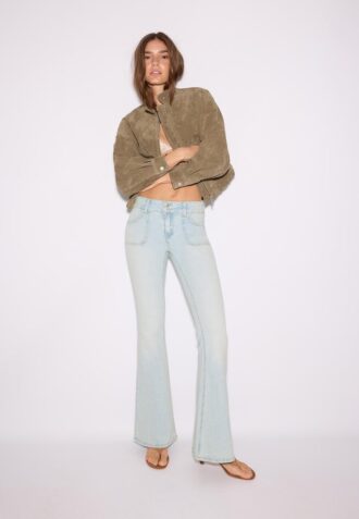 Jeans med låg midja och sömfickor