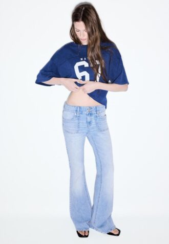 Jeans med låg midja och sömfickor