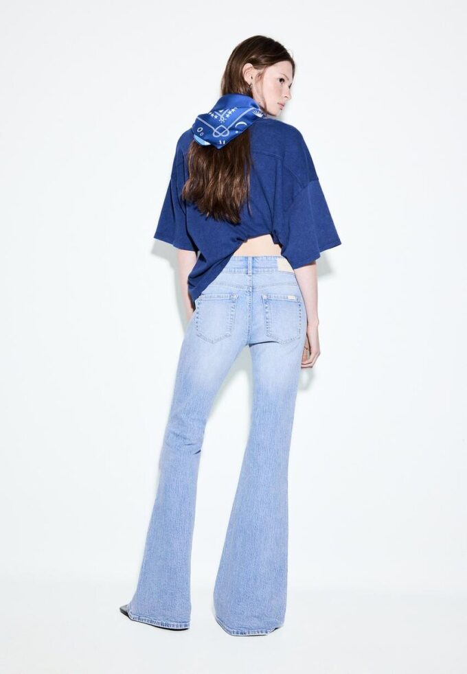 Jeans med låg midja och sömfickor