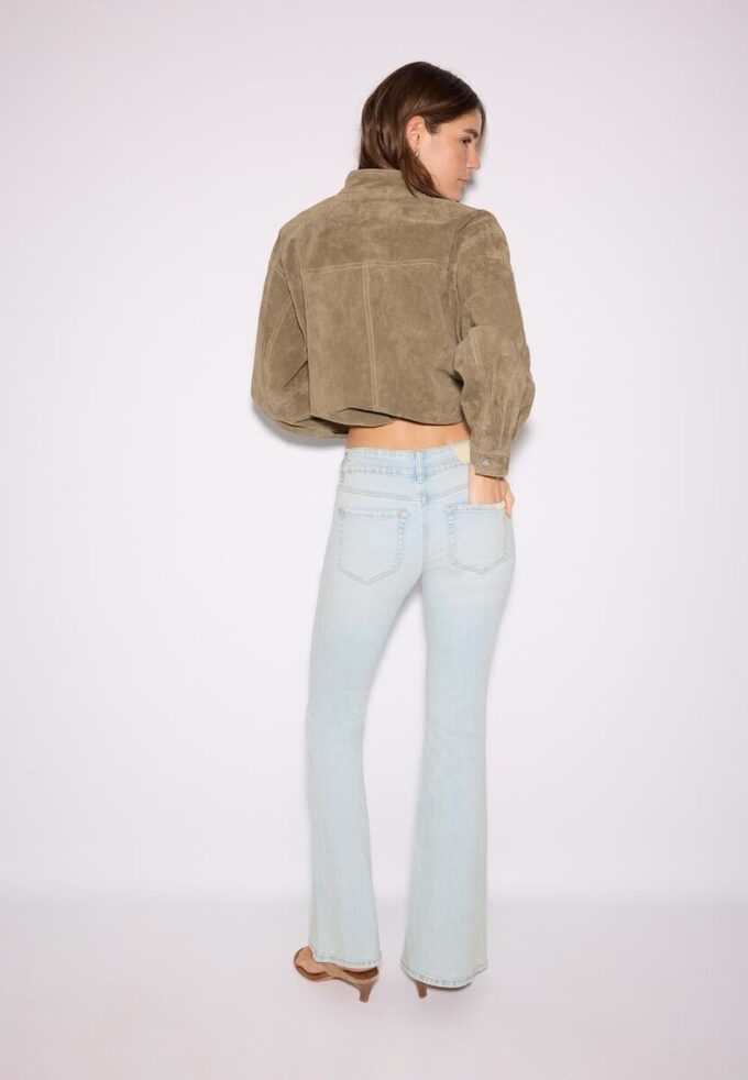 Jeans med låg midja och sömfickor