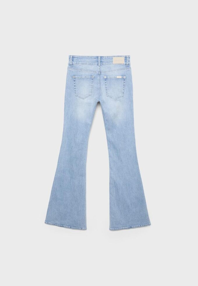 Jeans med låg midja och sömfickor