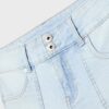 Jeans med låg midja och sömfickor