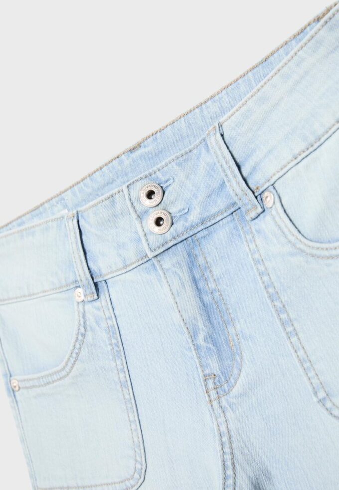 Jeans med låg midja och sömfickor