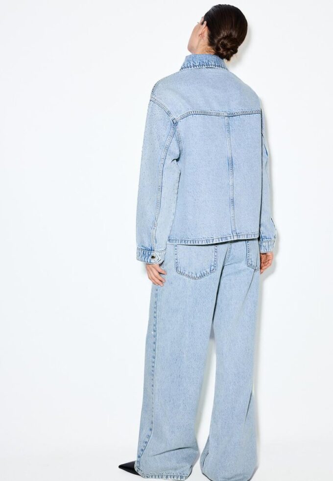 Jeansjacka med påsydda fickor och strass