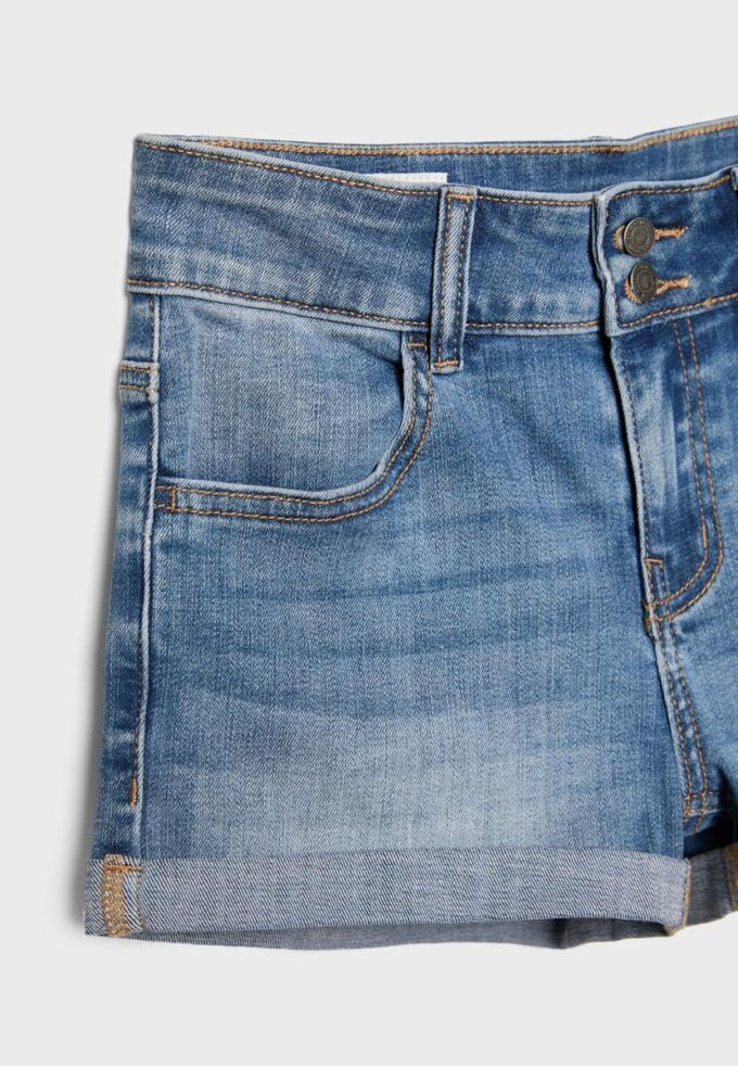 Jeansshorts med uppvikt fåll Jeansshorts med uppvikt fåll