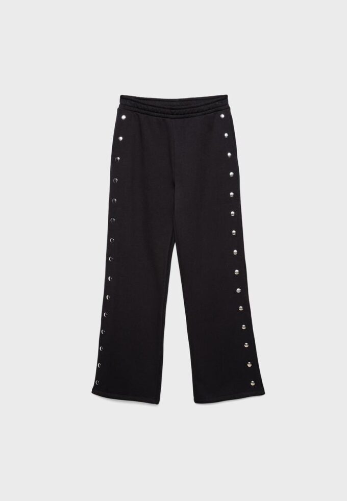 Joggingbyxor med nitar