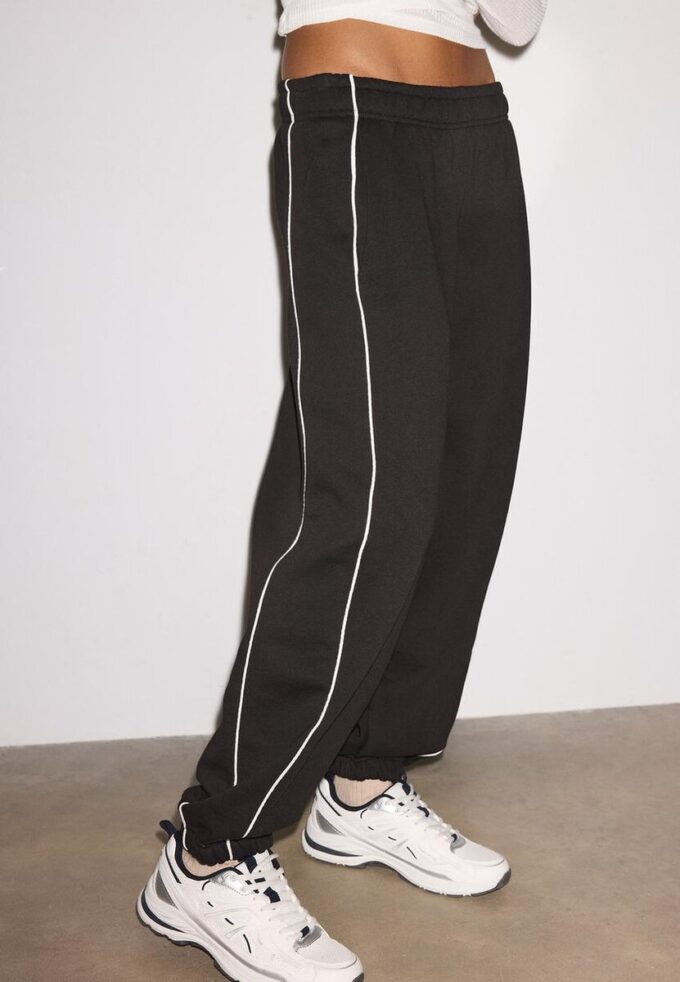 Joggingbyxor med piping