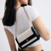 Kontrastfärgad crossbody-väska i canvas