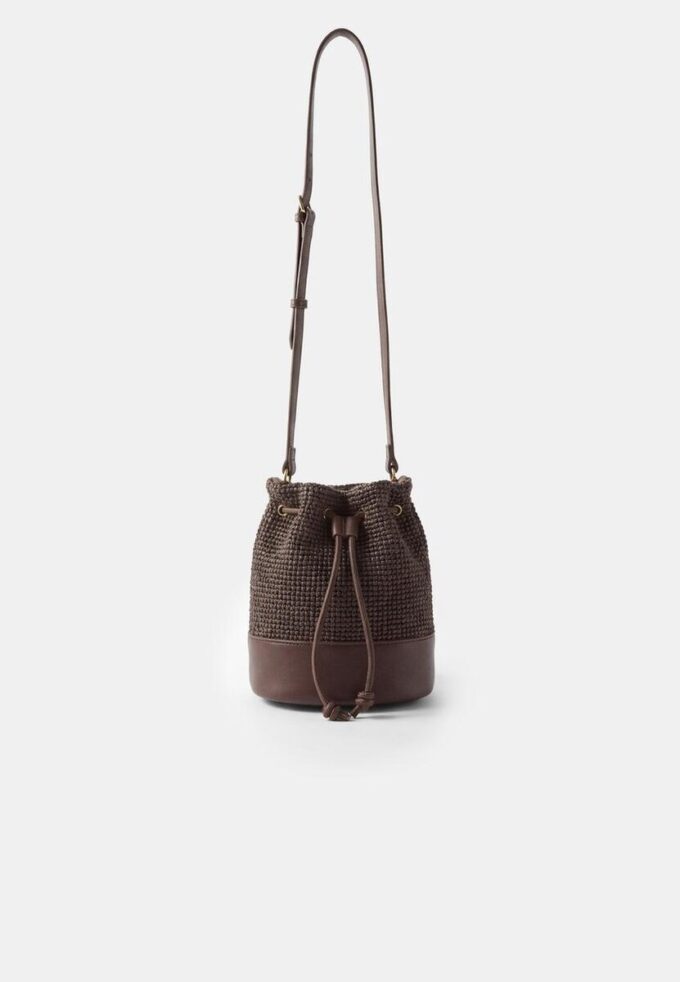 Kontrastfärgad virkad crossbody-väska