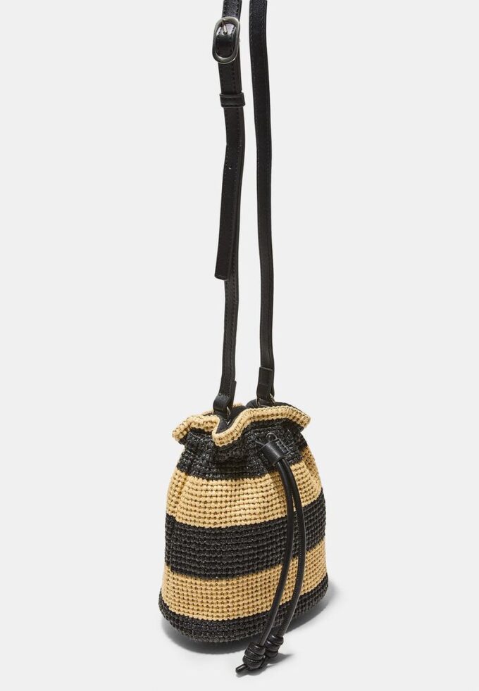 Kontrastfärgad virkad crossbody-väska