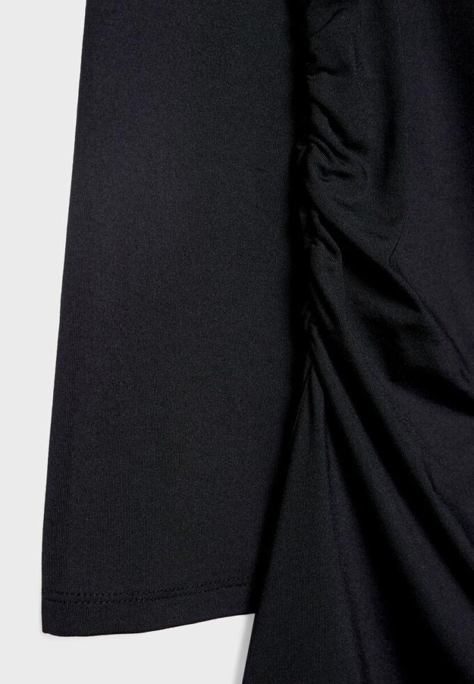 Kort asymmetrisk klänning