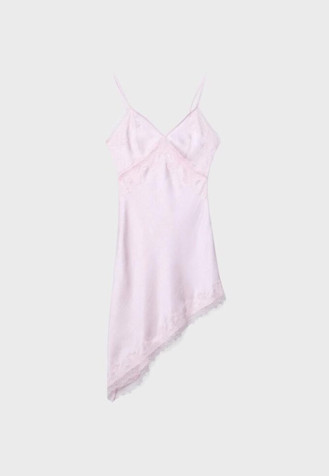 Kort asymmetrisk satinklänning