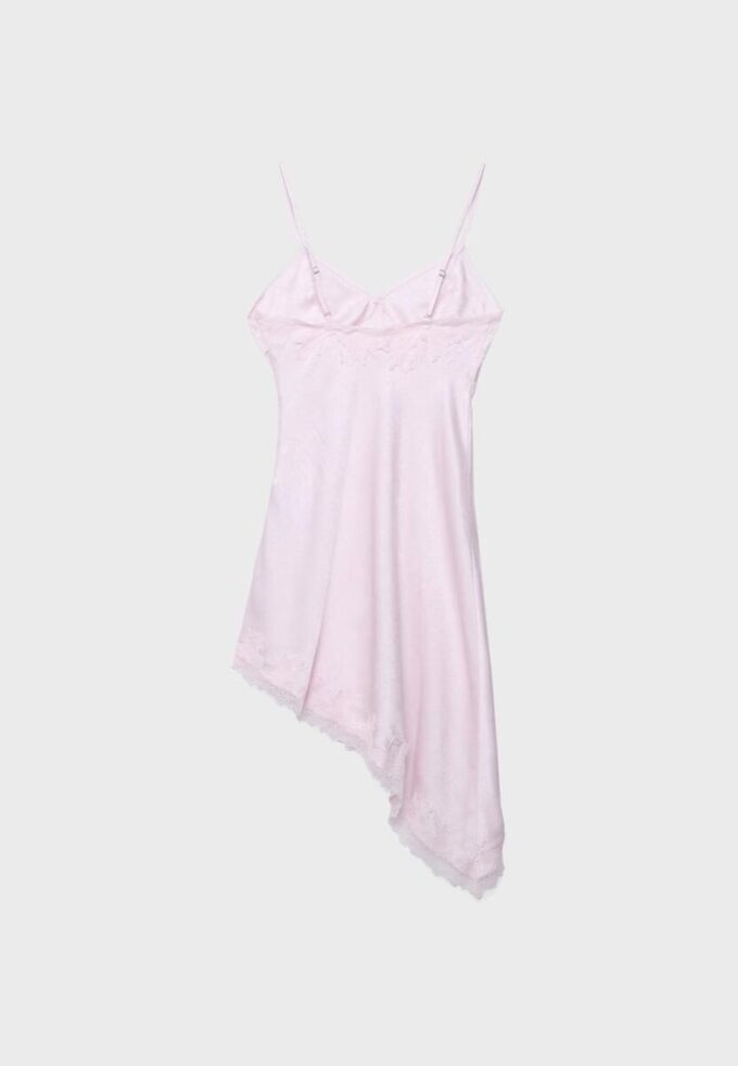 Kort asymmetrisk satinklänning