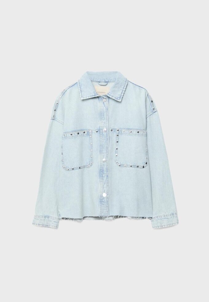Kort denimskjorta med nitar Kort denimskjorta med nitar
