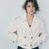 Kort dubbelknäppt trenchcoat