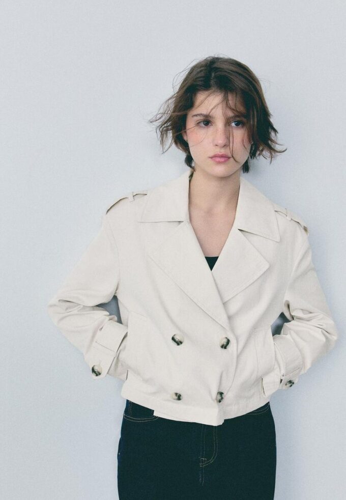 Kort dubbelknäppt trenchcoat