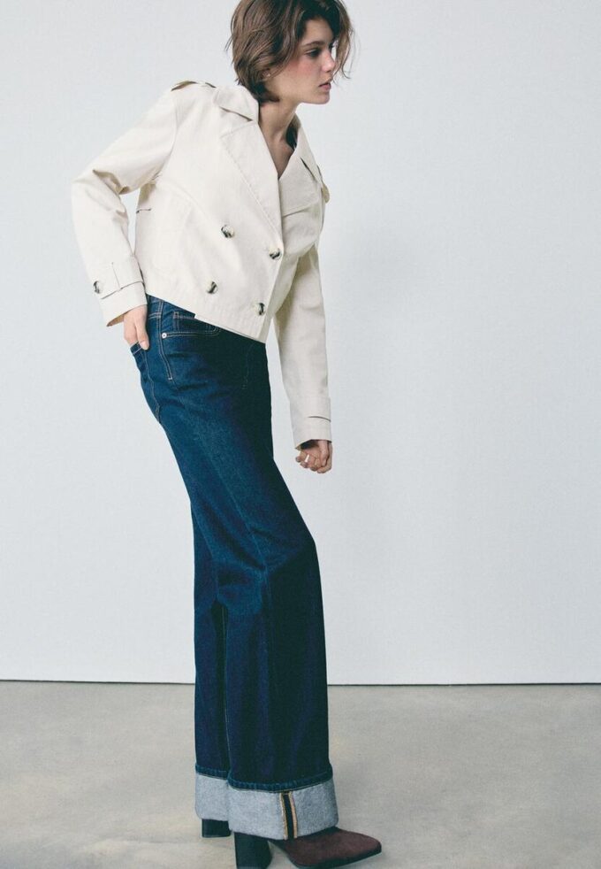 Kort dubbelknäppt trenchcoat