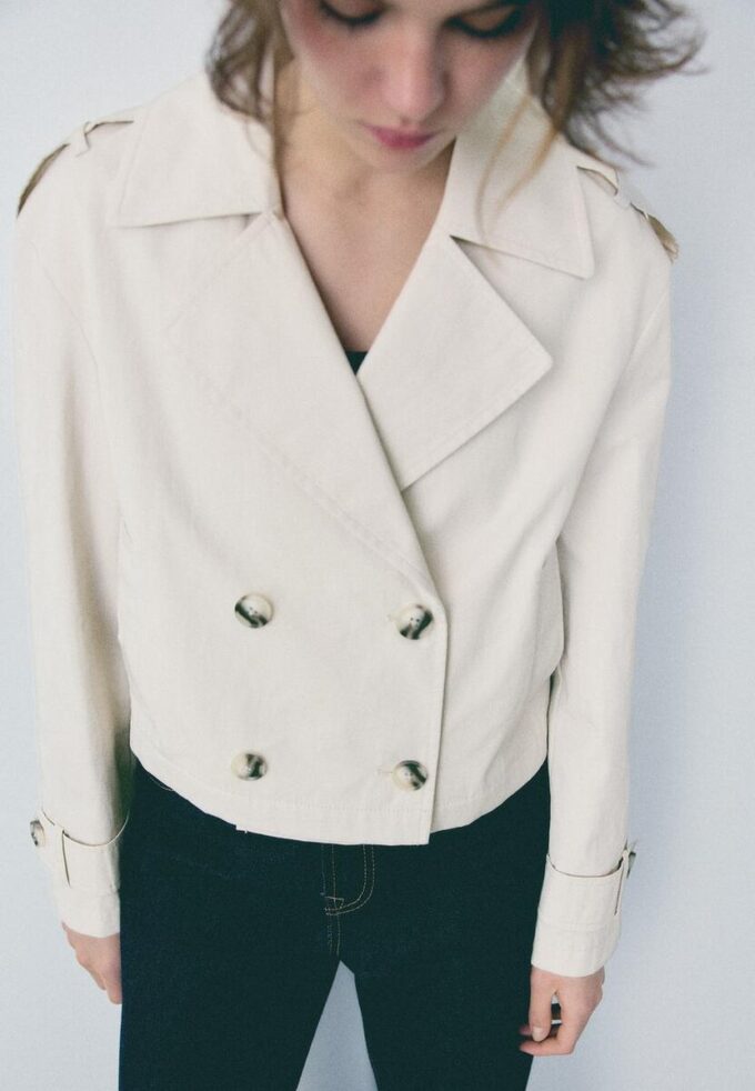 Kort dubbelknäppt trenchcoat