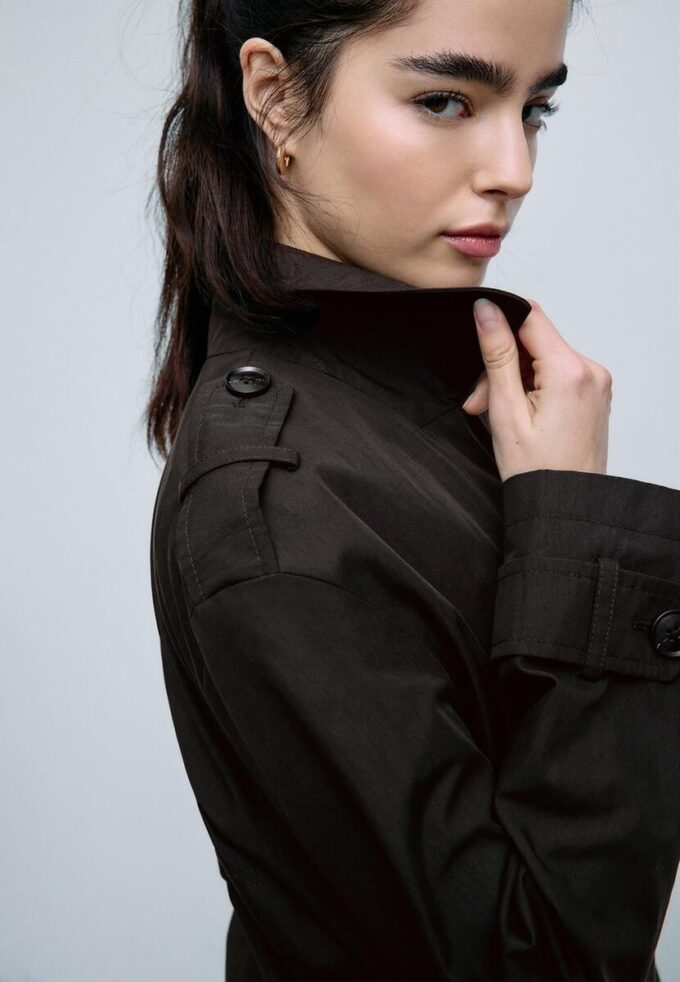 Kort dubbelknäppt trenchcoat Kort dubbelknäppt trenchcoat