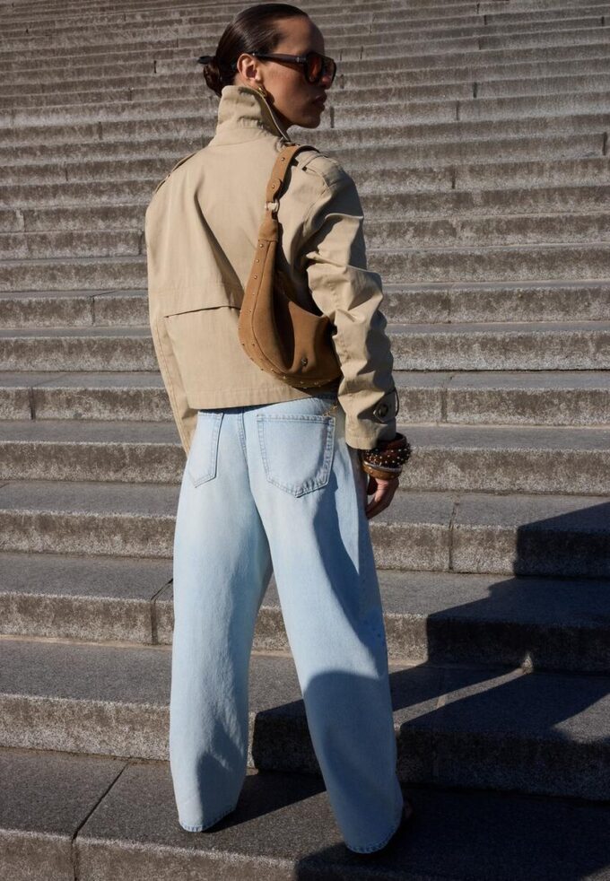 Kort dubbelknäppt trenchcoat