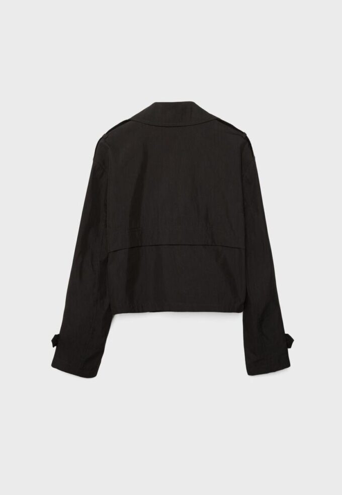 Kort dubbelknäppt trenchcoat Kort dubbelknäppt trenchcoat