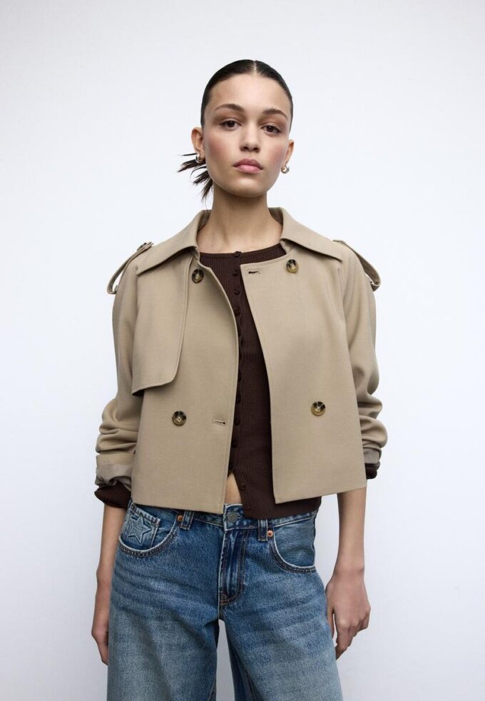 Kort, flödande trenchcoat Kort, flödande trenchcoat
