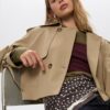 Kort, flödande trenchcoat Kort, flödande trenchcoat