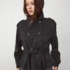 Kort, flödande trenchcoat med bälte Kort, flödande trenchcoat med bälte