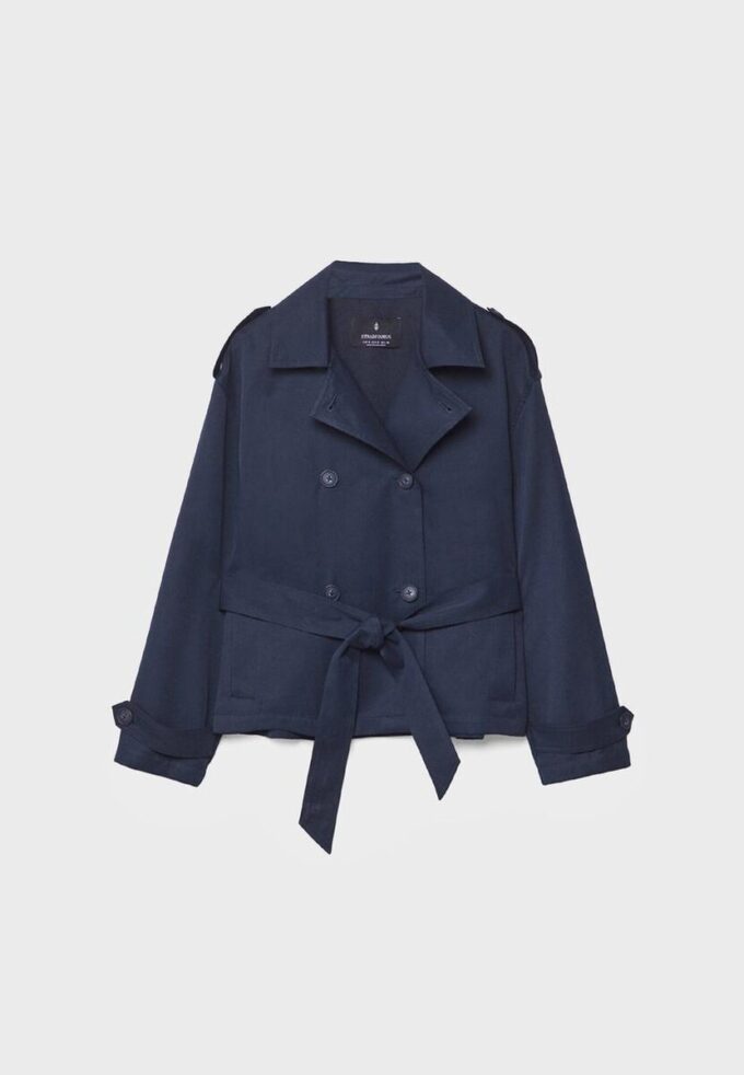 Kort, flödande trenchcoat med bälte Kort, flödande trenchcoat med bälte