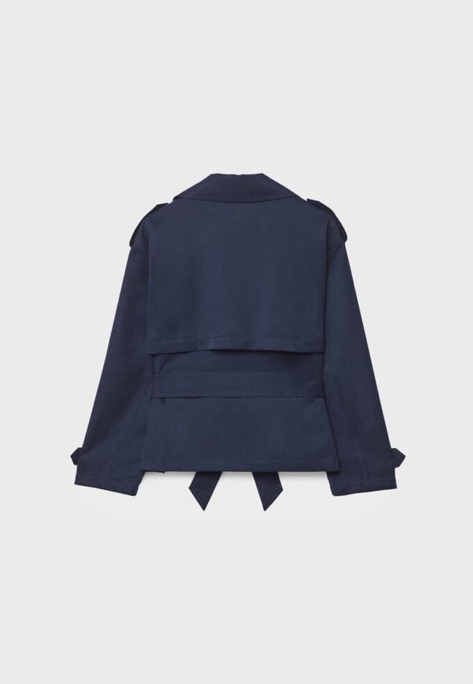 Kort, flödande trenchcoat med bälte Kort, flödande trenchcoat med bälte
