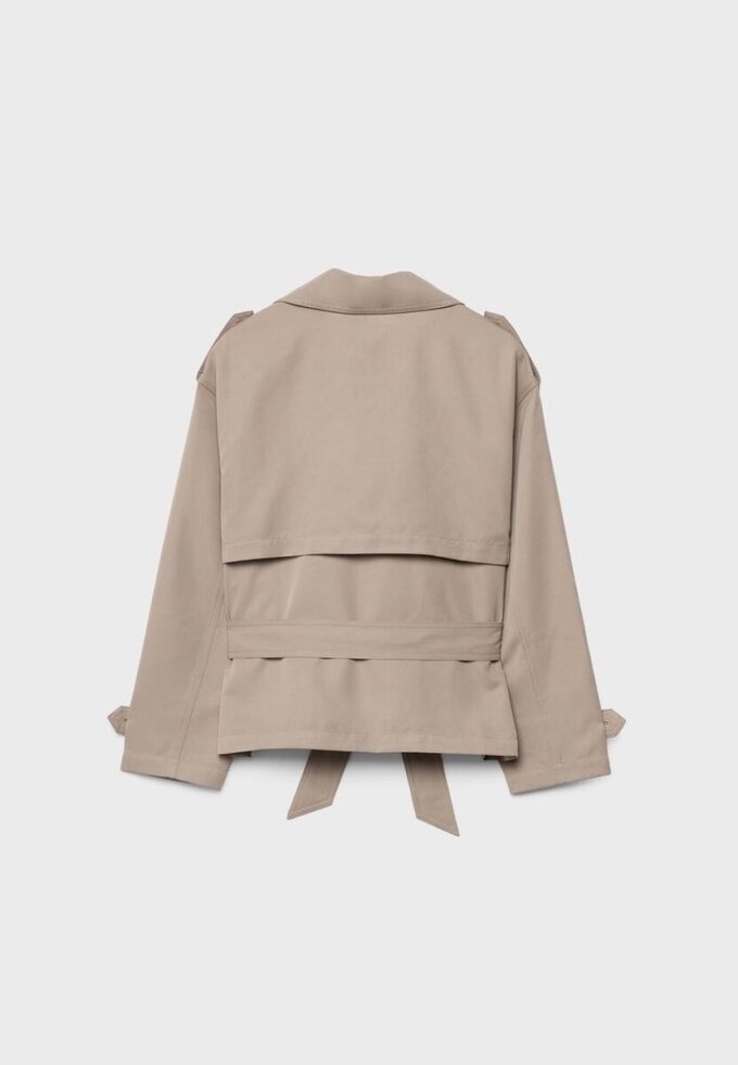 Kort, flödande trenchcoat med bälte