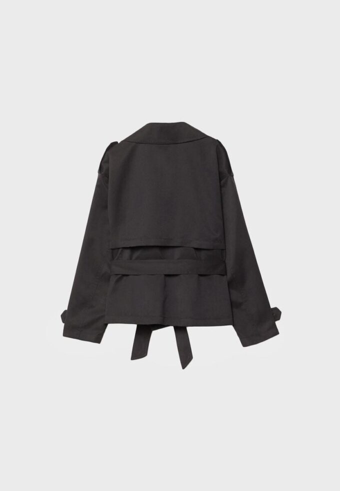Kort, flödande trenchcoat med bälte Kort, flödande trenchcoat med bälte