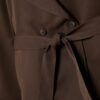 Kort, flödande trenchcoat med bälte