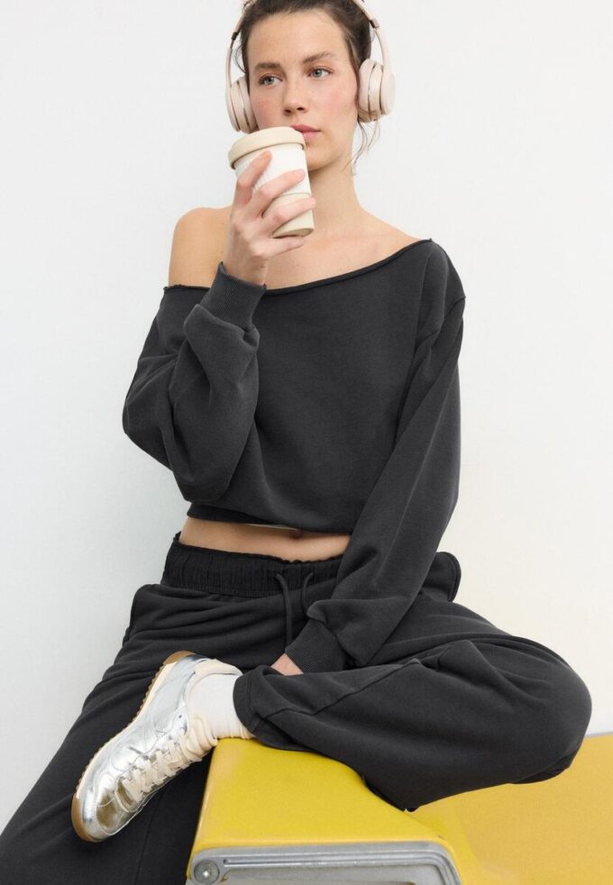 Kort sweatshirt med tvättad effekt Kort sweatshirt med tvättad effekt