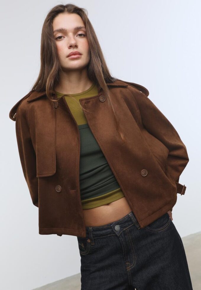 Kort trenchcoat i imitationsmocka Kort trenchcoat i imitationsmocka