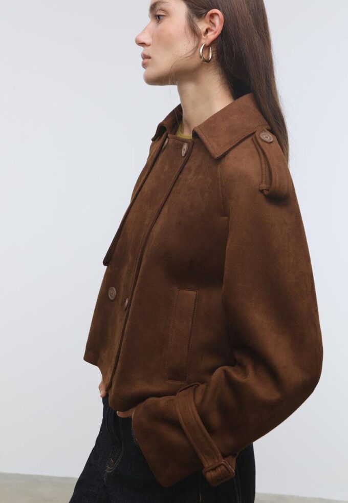 Kort trenchcoat i imitationsmocka Kort trenchcoat i imitationsmocka