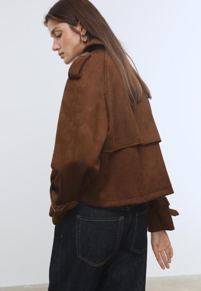 Kort trenchcoat i imitationsmocka Kort trenchcoat i imitationsmocka