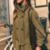 Kort trenchcoat med hög hals Kort trenchcoat med hög hals