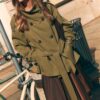 Kort trenchcoat med hög hals Kort trenchcoat med hög hals
