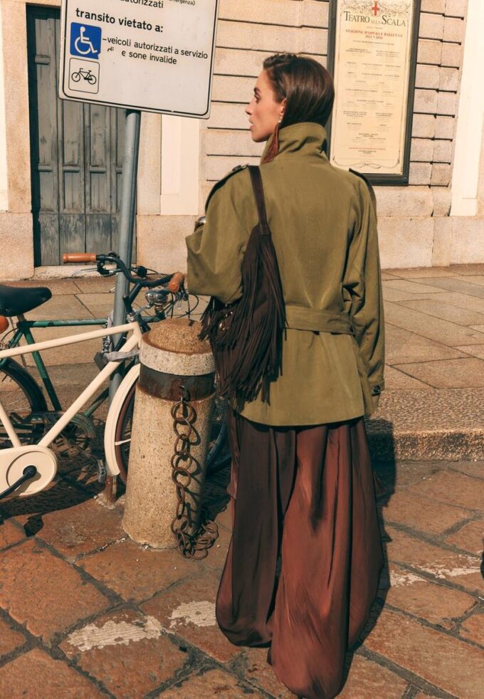 Kort trenchcoat med hög hals Kort trenchcoat med hög hals