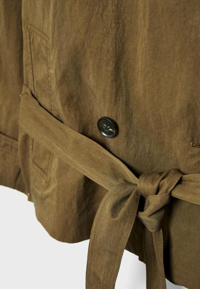 Kort trenchcoat med hög hals Kort trenchcoat med hög hals