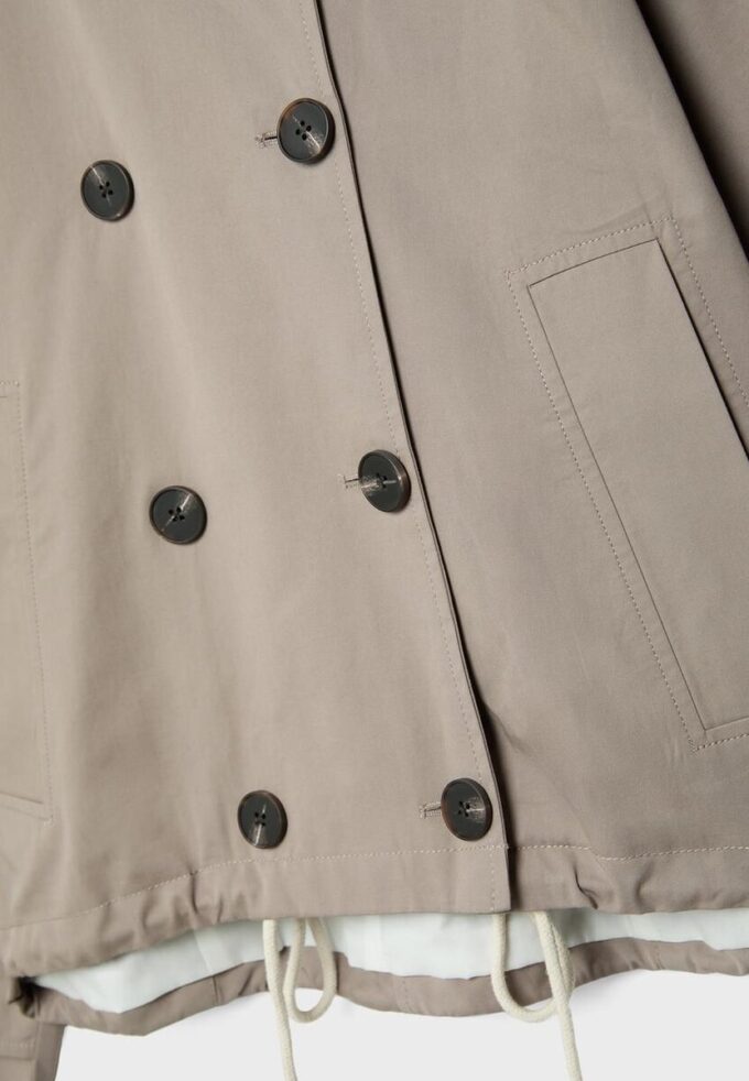 Kort trenchcoat med puffärmar och avtagbar huva