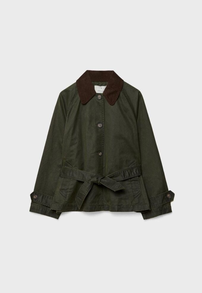 Kort vaxat trenchcoat med bälte Kort vaxat trenchcoat med bälte